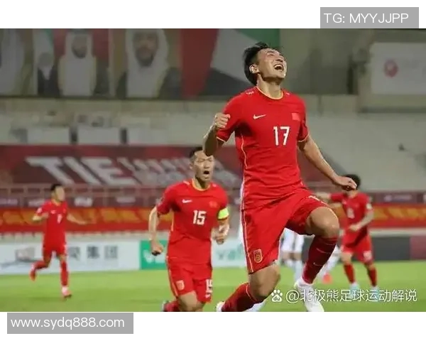 足球明星化身老年人挑战自我展现风采引发热议与关注