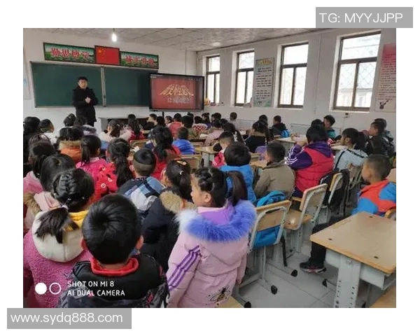 英国足球明星阿兰德的辉煌历程与未来展望揭秘