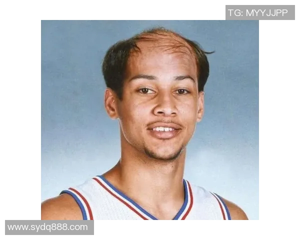 足球场上的风云人物中场球星发型大盘点与时尚解析